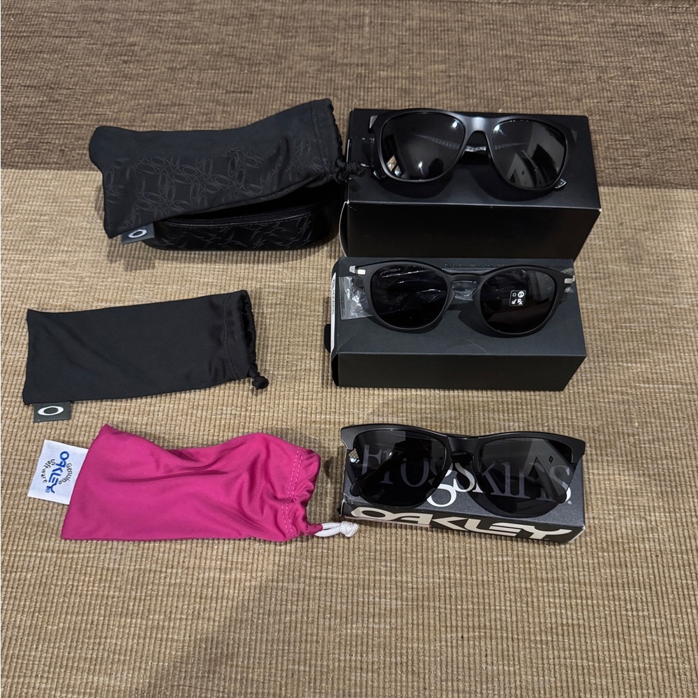 Bundle of 3 Oakley sunglasses